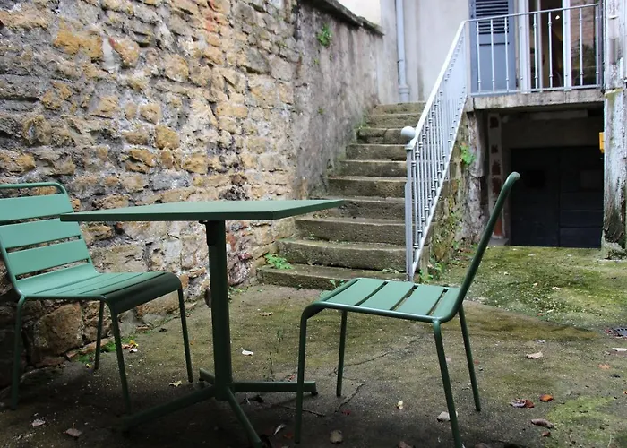 Joli 2 Pieces Avec Cour Privee